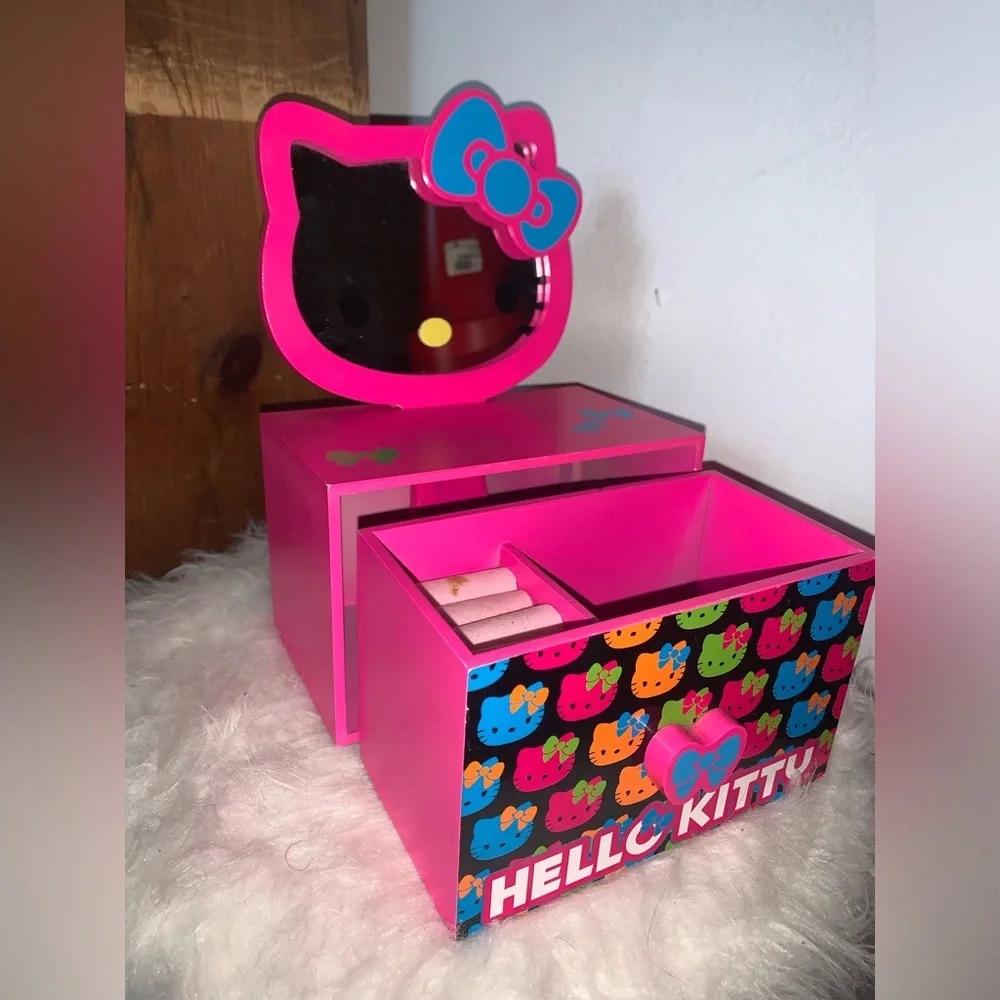 2014 Hello Kitty Jewelry Box with Mirror